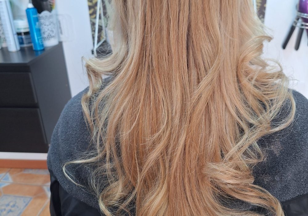 Balayage rubio con ondas - Galmán Salón de Belleza